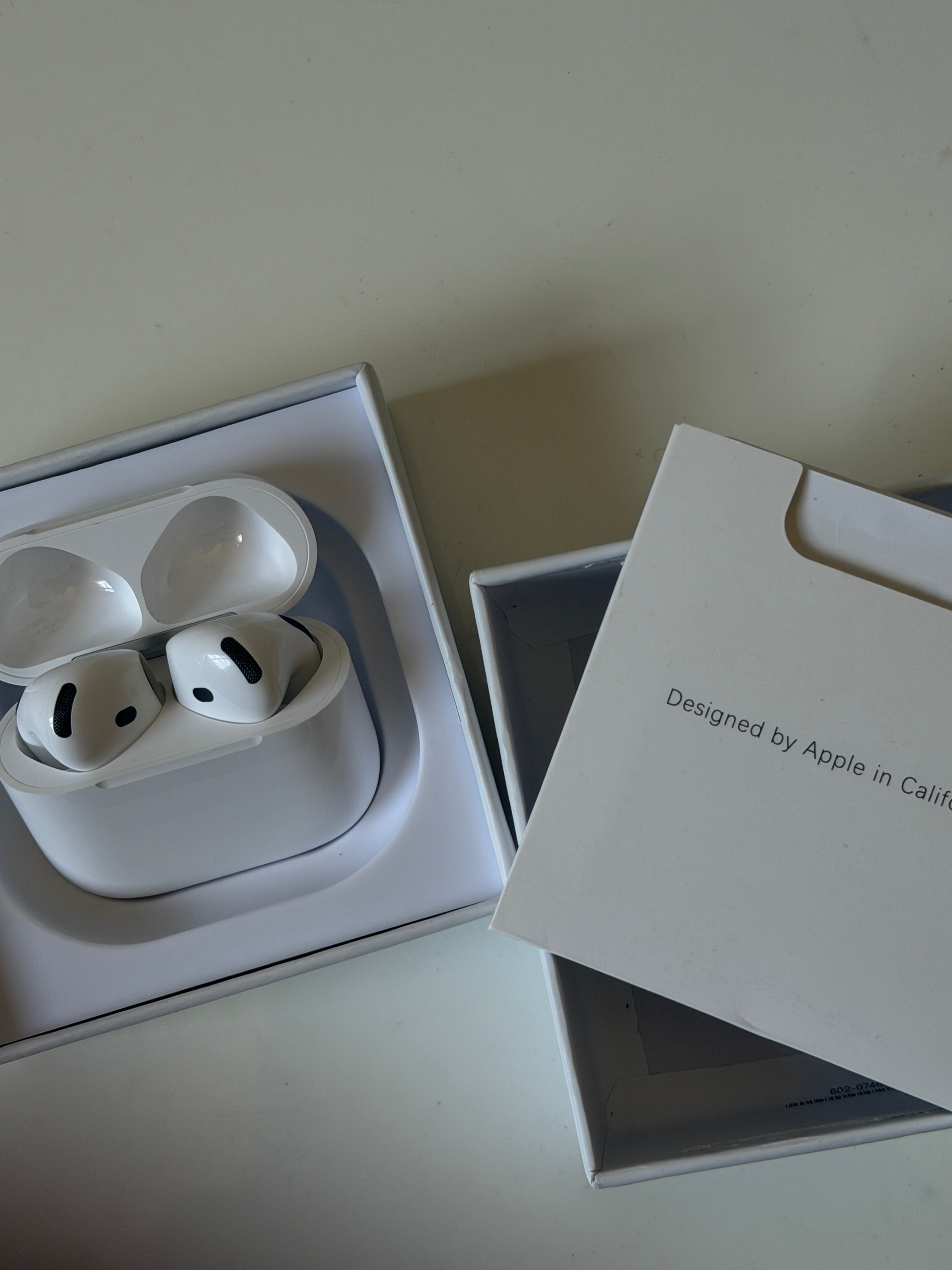 AirPods 4 generación , cancelación de ruido ( De alta calidad)